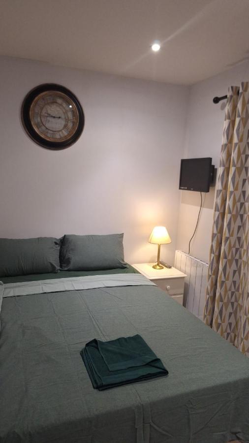 Deluxe Single Room Only For One Adult Northolt  外观 照片